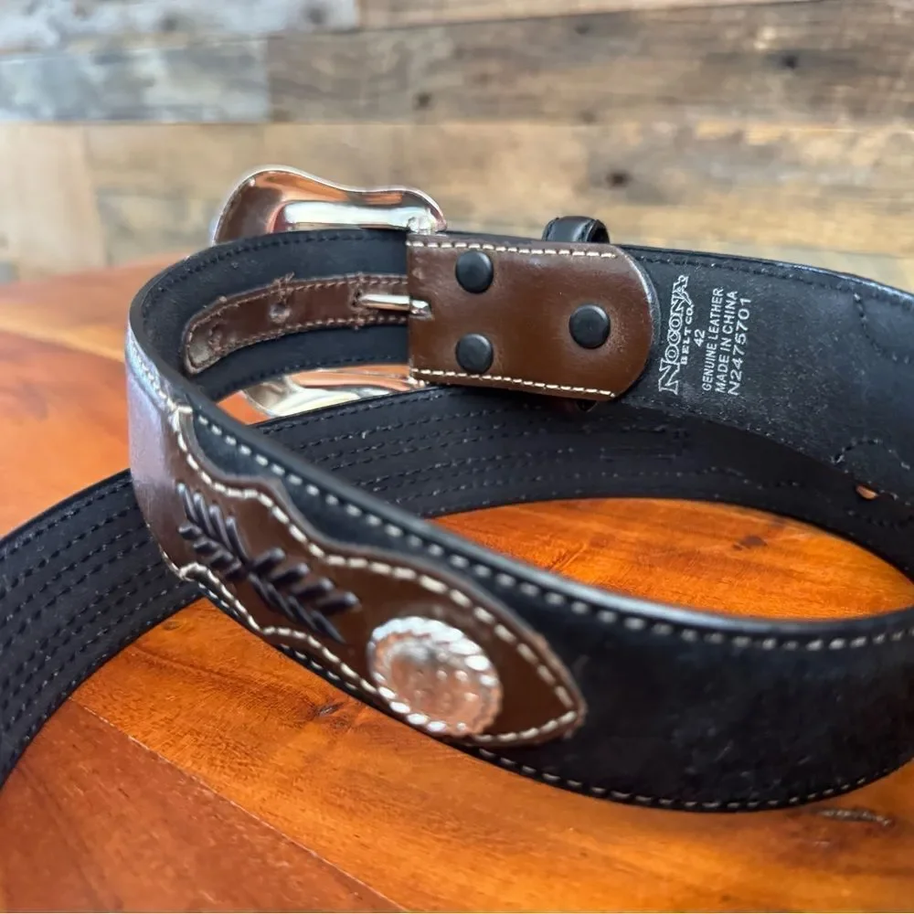 NOCONA MENS FABRIC INLAY AND CONCHOS LEATHER BELT